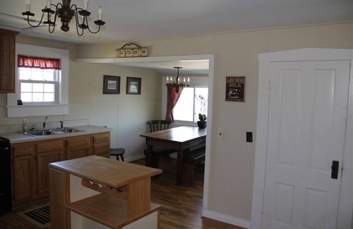 Goodview Other | The Olde Farmhouse Spacious Lakefront House with Amazing View