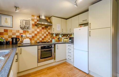 Upton Bishop Cottage | THE OLDE HOUSE, pet friendly, with open fire in Upton Bishop