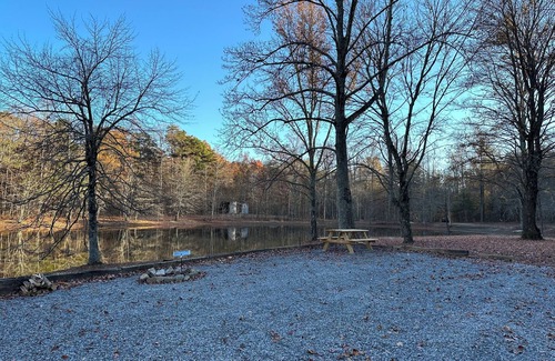 Lupton City RV Rental | The Ole Place ;nCozy cabin in charming Whitwell with AC