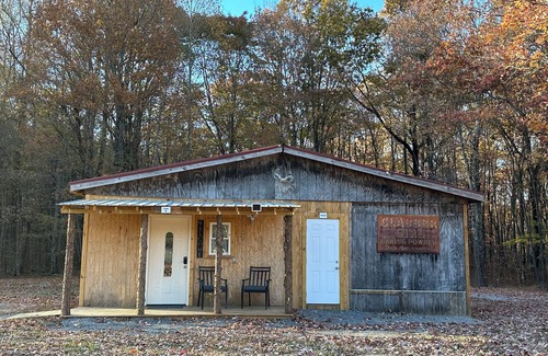 Lupton City RV Rental | The Ole Place ;nCozy cabin in charming Whitwell with AC