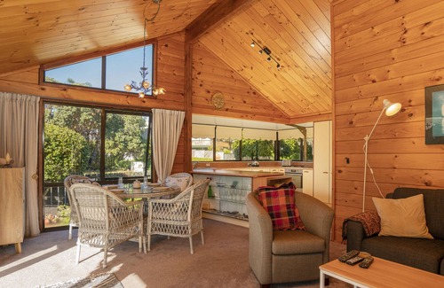 Onemana House | THE ONEMANA COTTAGE - ONEMANA HOLIDAY HOME, with a garden in Onemana