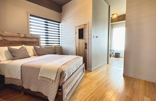 Sept-Iles Apartment | The only condo in town: Billiard room / Sauna