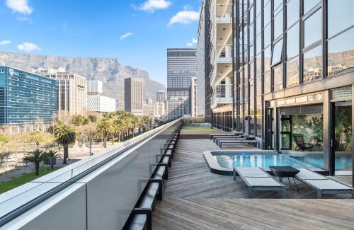 Victoria and Alfred Waterfront Apartment | The Onyx 719 by Host Agents