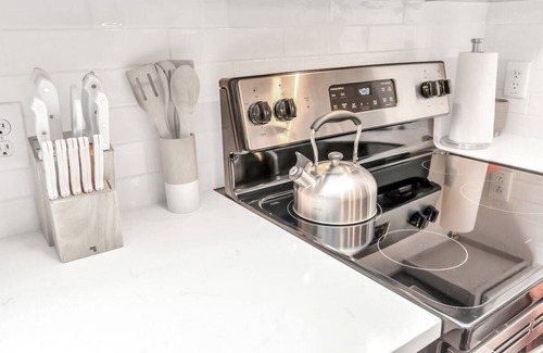 League City Apartment | The Orange Blossom near Kemah Boardwalk and NASA