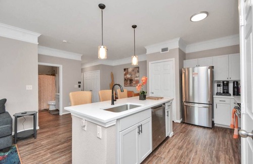 League City Apartment | The Orange Blossom near Kemah Boardwalk and NASA