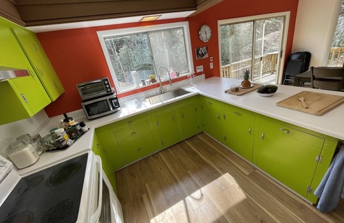 Andrews House | The Orange House, Your Creekside Mountain Getaway!