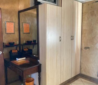 Phalaborwa Apartment | The Orange room