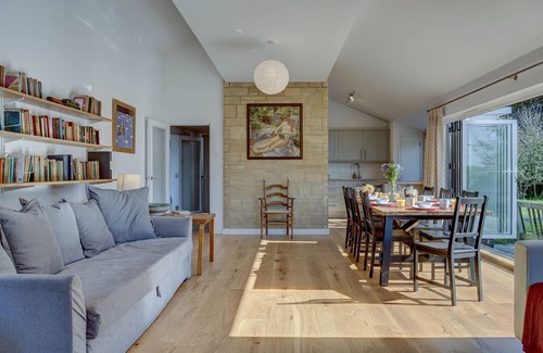 Church Hanborough House | The Orchard | Church Hanborough Holiday Let | 4 Beds & Sleeps 8