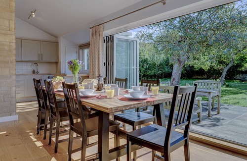 Church Hanborough House | The Orchard | Church Hanborough Holiday Let | 4 Beds & Sleeps 8