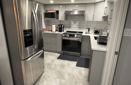 Southeast Edmonton House | The Orchards Haven – Luxury Basement 2BR Suite |Chef’s Kitchen |Office |Near YEG