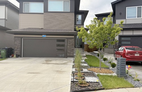Southeast Edmonton House | The Orchards Haven – Luxury Basement 2BR Suite |Chef’s Kitchen |Office |Near YEG