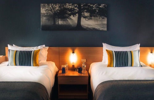 Orange Hotel | The Oriana Orange - Retro Hotel & Resort