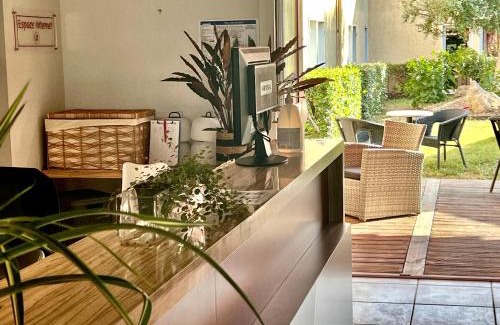 Villeneuve-les-Beziers Hotel | The Originals City, Hôtel Le Pavillon, Béziers Est