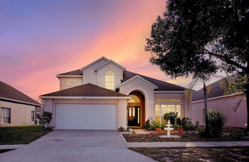 Lake Davenport Estates House | The Orlando Bungalow: WITH POOL! Spacious Home Only 15 Minutes to Disney World!
