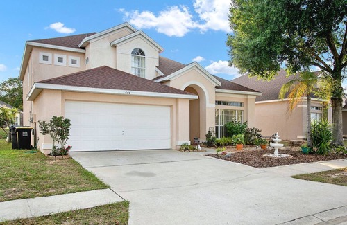 Lake Davenport Estates House | The Orlando Bungalow: WITH POOL! Spacious Home Only 15 Minutes to Disney World!