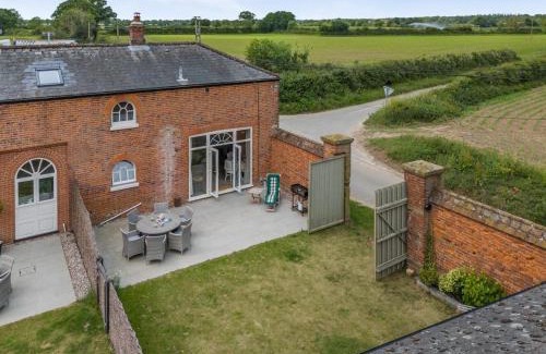 Tunstead House | The Ostlery