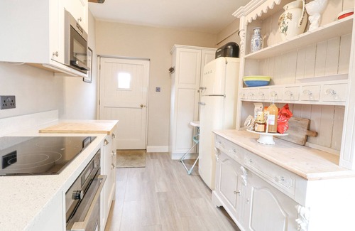 Tunstead Cottage | THE OSTLERY, pet friendly, with pool in Stalham
