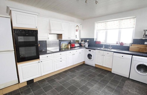 Port-Eynon House | The Outlook - Five Bedroom House, Sleeps 8