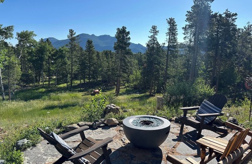 Black Hawk House | The Outlook-Golden Gate Canyon, Black Hawkn3BR/2BA mountain home sleeps 6 guests