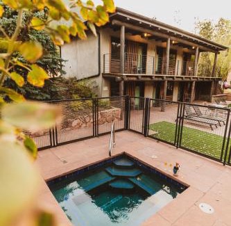 Green Mountain Falls Hotel | The Outlook Lodge