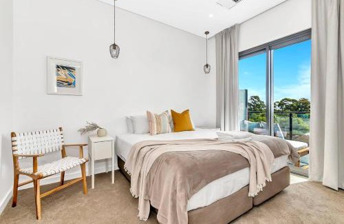 Parkside Apartment | 'The Outlook' Light-filled Nordic Contemporary