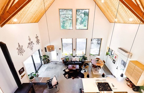 Klamath County Cabin | The Outpost Properties: Keno House