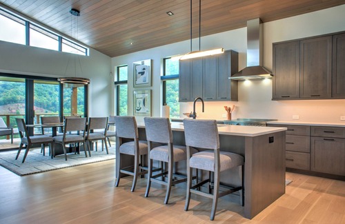 Sylva House | The Overlook at Balsam Mountain Preserve: Modern Mountain Home on Arnold Palmer Golf Course