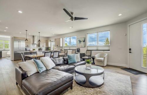 Broadmoor House | The Overlook Luxury Rooftop Retreat by Broadmoor