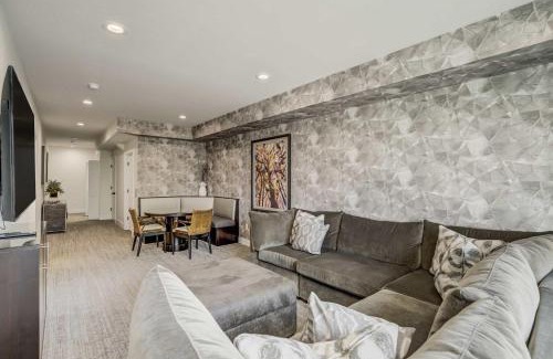Broadmoor House | The Overlook Luxury Rooftop Retreat by Broadmoor