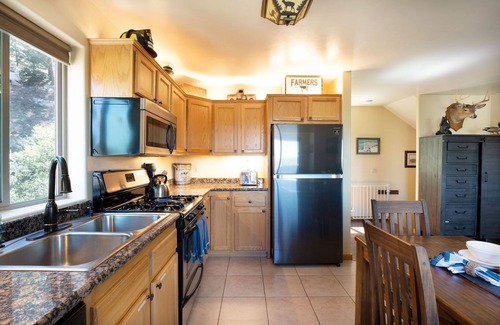 Green Valley Lake Cabin | The Overlook: Quiet Hillside/Kids/Dogs/Views/Work