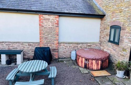 Monmouth House | The Owl House Cottage