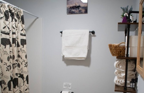 Jay Cabin | The Owl’s Nest. Cozy cabin near the High Peaks Wilderness. Pet-Friendly!