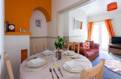 Liverpool House | The Oxton Club, Games Room with a Pool Table, by Anfield Stadium, 7 Beds, Garden, Equipped for Long & Short Terms Stays, Families & Contractors Welcome