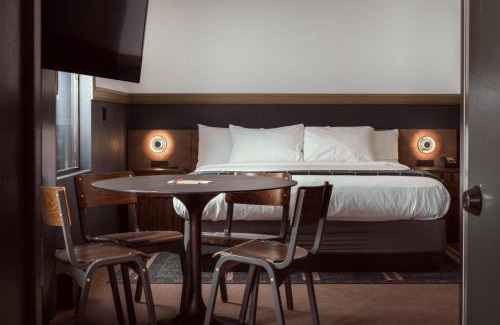 Branson Hotel | The Ozarker Lodge