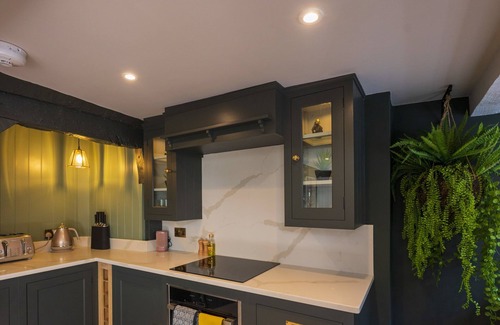 Marlow House | The Palm Cottage - Marlow
