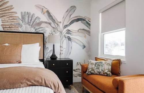 Vilano Beach Hotel | The Palm Queen Studio -5 min walk to beach!