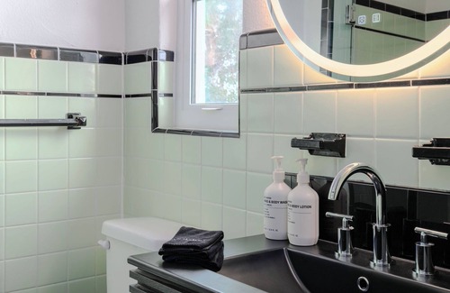 Vilano Beach Hotel | The Palm Queen Studio -5 min walk to beach!