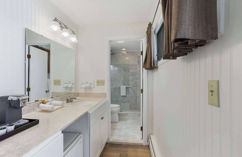 Manchester Center Hotel | The Palmer House Resort, an Ascend Collection Hotel