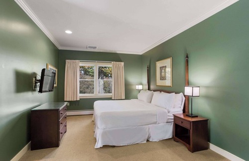 Manchester Center Hotel | The Palmer House Resort, an Ascend Collection Hotel