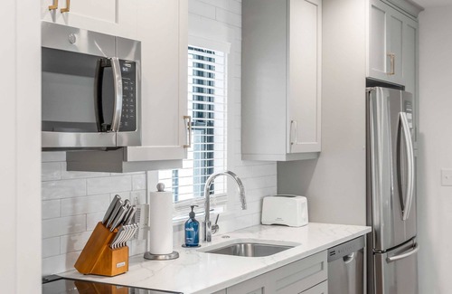 Cannonborough Elliotborough Apartment | The Palmetto House