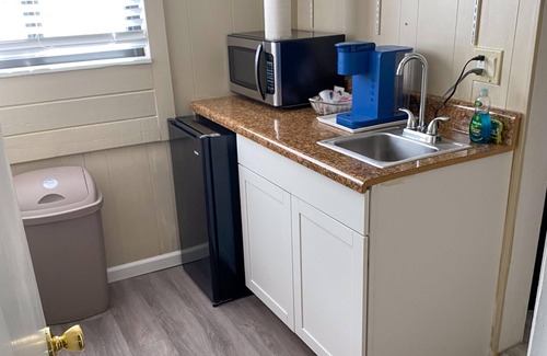 Downtown Boca Grande Historic District House | The Palmetto Inn - Snapper - King Efficiency Suite