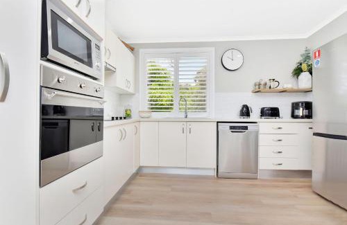 Nelson Bay House | The Palms Retreat - Top Floor Apartment style