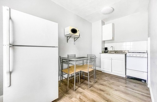 Hollywood Apartment | The Palms