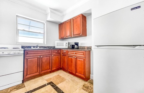 Hollywood Apartment | The Palms