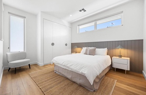 Glenelg North Apartment | The Palmstone Collective - 4BR, Wifi, Parking