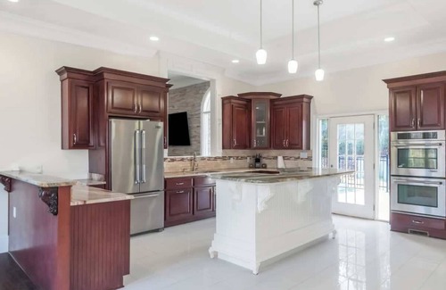 Stockbridge Villa | The Panola Mansion | Indoor Pool + Pavilion