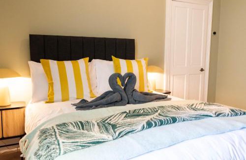 Redcar House | The Parade -Corner Plot Getaways