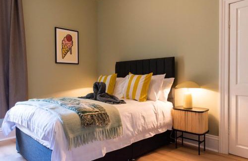 Redcar House | The Parade -Corner Plot Getaways