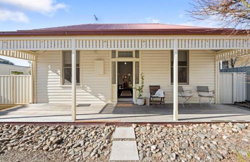Mansfield House | The Parade - Mansfield - Sleeps 8