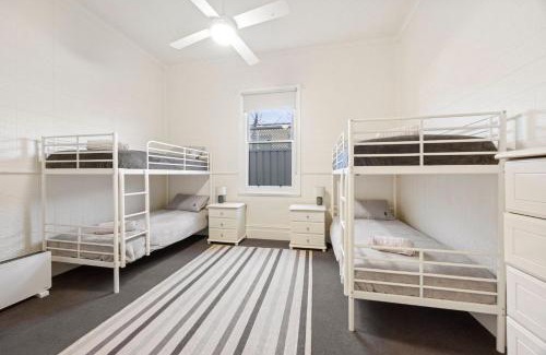 Mansfield House | The Parade - Mansfield - Sleeps 8